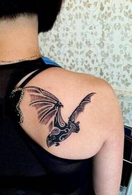 Õla klassikaline ilus nahkhiire totem tätoveeringu muster pilt