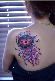Beautiful and beautiful jellyfish tattoo pattern picture on the back of the girl