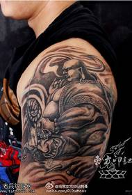 Patrón de tatuaje de buda tradicional rohan tradicional