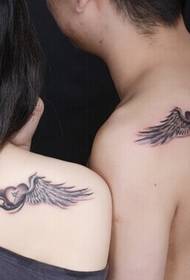 Pár váll gyönyörű szárnyakkal tetoválás