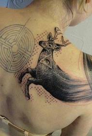 Orein estilo bereziko tatuaje eredua sorbaldan