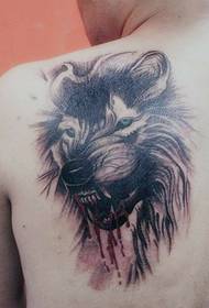 Immagine del modello del tatuaggio della testa di lupo sanguigno prepotente della spalla