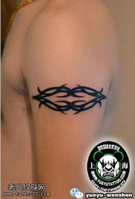 Ipateni ye-armband tattoo