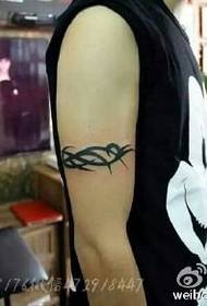 ဂန္ထဝင်ရိုးရာလက်တံဖြင့်ထိုးသည့်ပုံစံ