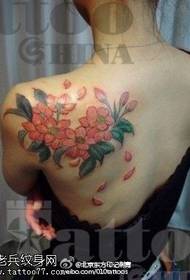Motif de tatouage magnifique saison des fleurs de cerisier romantique peint