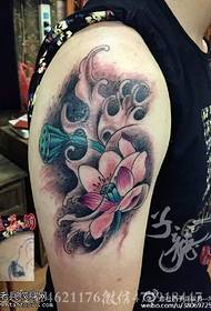 Klasikinis tradicinis lotoso totemo tatuiruotės modelis