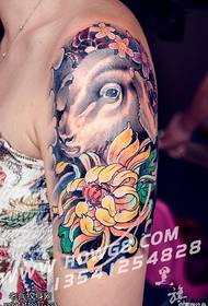 Рисунок татуировки из козьей хризантемы