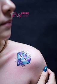 Áilleacht ghualainn Diamond Faisean Tattoo Picture