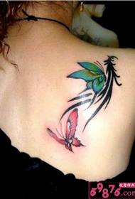 Ang likod ng balikat ng babae na magagandang larawan ng bulaklak na butter butter tattoo na larawan