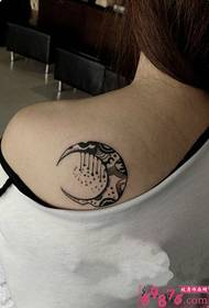 Kuu totem tyttö lapa tatuointi kuva