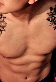 Muž rameno kreativní totem tetování obrázek