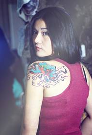 Красота мода лотос цветна татуировка снимка