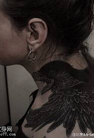 Zgodan uzorak tetovaže vrana