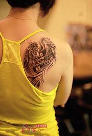 Immagini di tatuaggi europei e americani a spalla d'angelo