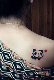 Panda tatoo vzorec slike lepih ženskih ramen