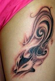 Ragazza spalle bella bella foto tatuaggio volpe