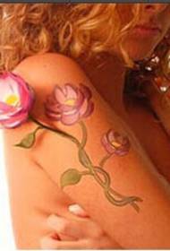 Foreign beauty shoulder elegant 3D stereo lotus tattoo pattern picture