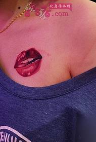 Сексуальні малюнки татуювання на плечі червоні губи