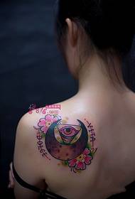 Color luna triángulo ojo hombro tatuaje foto