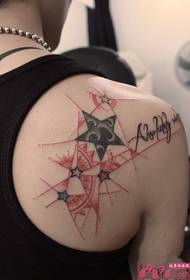 Mae pentagram creadigol yn serennu lluniau tatŵ Saesneg