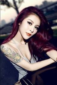 Model mobil seksi pola tato ayu sing apik banget