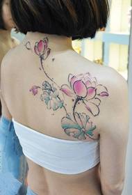 Wanita tato gambar tato lotus