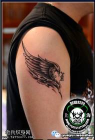 Patrún tattoo na sciathán clasaiceach