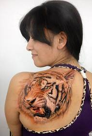 个性女人肩背超酷的彩色虎头纹身图案图片