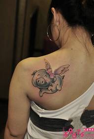 Leuke lytse fleanende pig-back-skouder tatoeëringsfoto