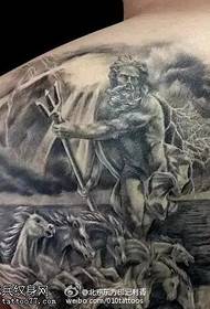 Įnirtingas „Poseidon Poseidon“ tatuiruotės modelis