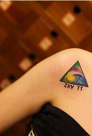 Immagine raccomandata del modello del tatuaggio del cielo stellato della spalla di bellezza