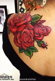 महिला कंधे टैटू पैटर्न गुलाब