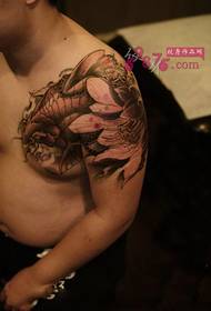 Shawl carpa tradiziunale di tatuaggi di loto