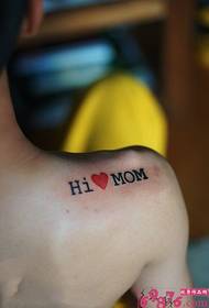 Immagine fresca del tatuaggio della spalla di alfabeto inglese