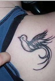 Immagine del modello del tatuaggio del piccione di bell'aspetto di modo nero della spalla