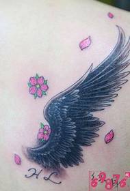 Рамена крила модне тетоваже слике