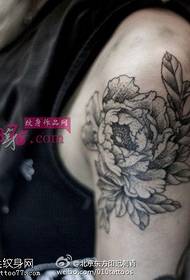 Намунаи tattoo гули peony зебо ва некӯтар