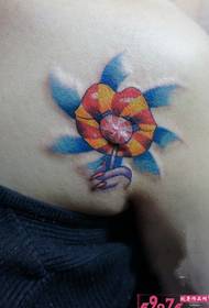 Lollipop na plecach czerwone usta kreatywne zdjęcia tatuażu