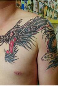 Kijana beki kutawala picha ya shawl joka tattoo