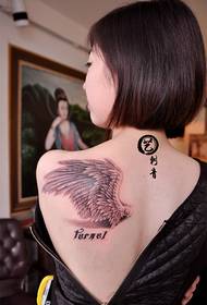 Tatuaggio di lama di spalla di bellezza, tatuaggio d'ala