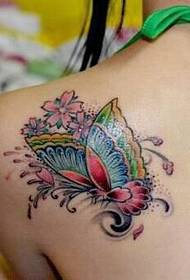 Bella e bella immagine del tatuaggio farfalla