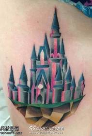Нарисованная красивая татуировка замка