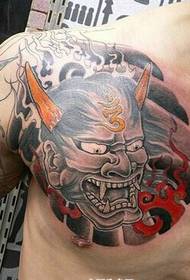 Chlapci ramená alternatívne dominujúce obrazy náboženských tetovaní