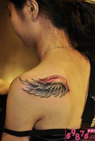 Krásné jednokřídlé rameno tetování obrázek