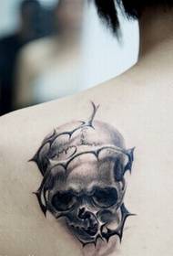 Slika djevojka na ramenu HD klasična tetovaža lubanje