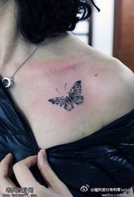 Skulder sting monokrom sommerfugl tatoveringsmønster