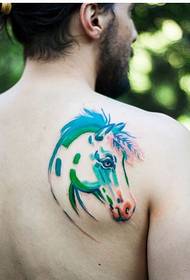 Europos ir Amerikos vyrų pečiai atrodo gerai, rašalo arklio tatuiruotės modelio nuotraukos