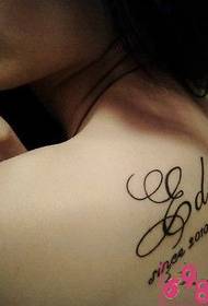 Foto di tatuaggio inglese sulla spalla posteriore