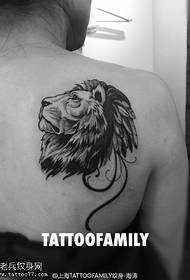 Axel dominerande lejonhuvud tatuering mönster