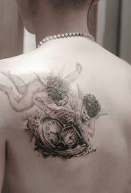 Berniuko nugaros peties angelo tatuiruotės nuotrauka